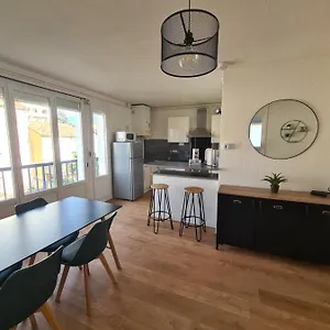 Appartement T2 Renove Avec Parking Gratuit Sur Place, Valence (Drome)